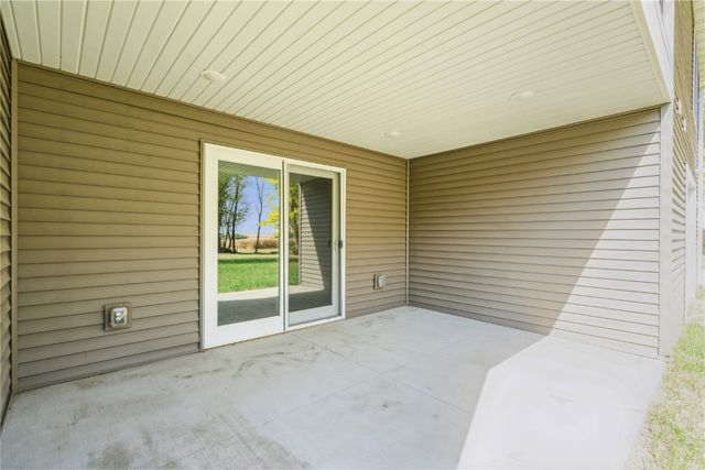 445 1st Street N, Winthrop, IA 50682