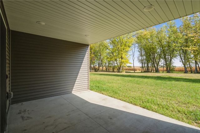 445 1st Street N, Winthrop, IA 50682