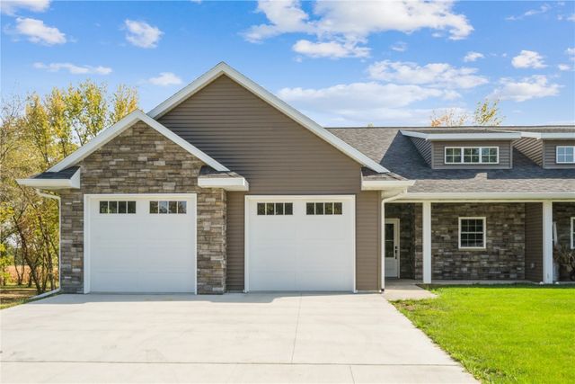 445 1st Street N, Winthrop, IA 50682