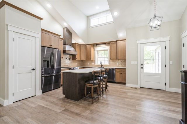 445 1st Street N, Winthrop, IA 50682