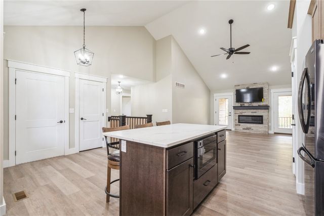 445 1st Street N, Winthrop, IA 50682