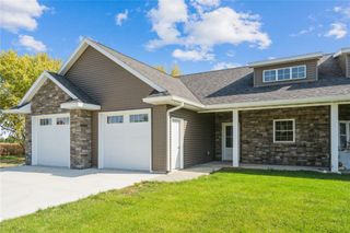 445 1st Street N, Winthrop, IA 50682