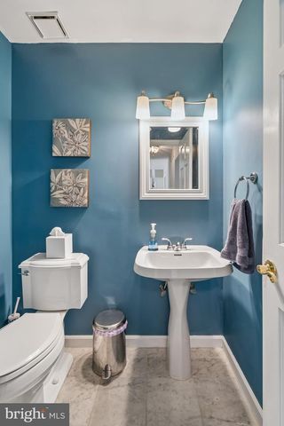 25 PERIWINKLE DR, Mount Laurel, NJ 08054