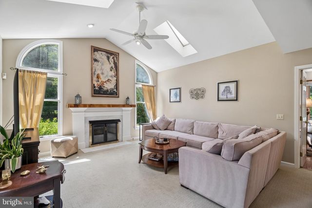 25 PERIWINKLE DR, Mount Laurel, NJ 08054
