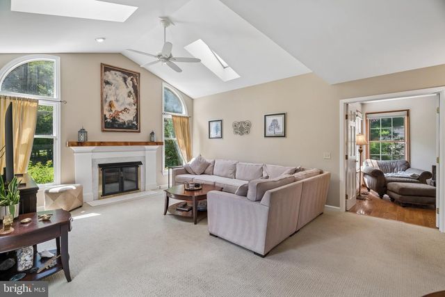 25 PERIWINKLE DR, Mount Laurel, NJ 08054