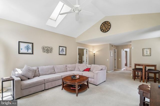 25 PERIWINKLE DR, Mount Laurel, NJ 08054