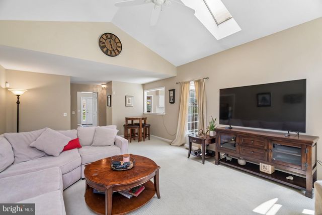 25 PERIWINKLE DR, Mount Laurel, NJ 08054
