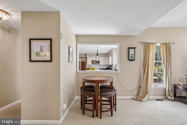 25 PERIWINKLE DR, Mount Laurel, NJ 08054