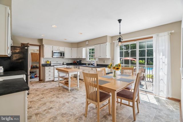 25 PERIWINKLE DR, Mount Laurel, NJ 08054