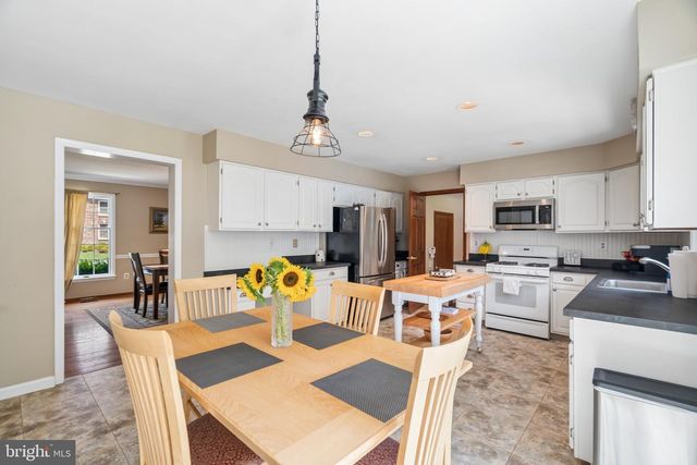 25 PERIWINKLE DR, Mount Laurel, NJ 08054