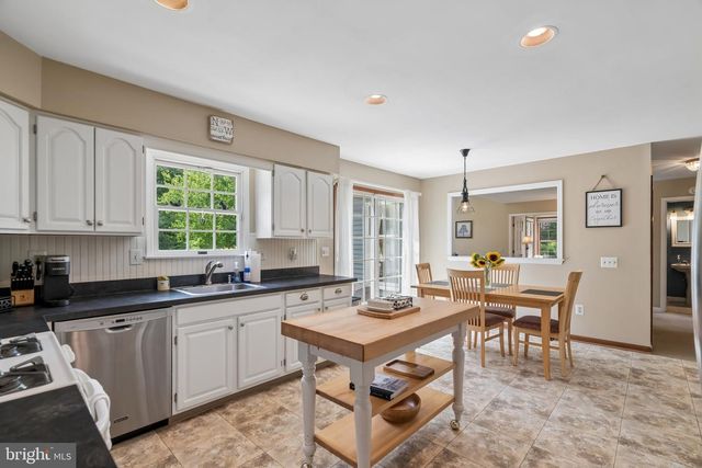 25 PERIWINKLE DR, Mount Laurel, NJ 08054