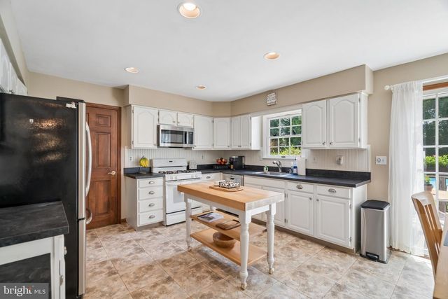 25 PERIWINKLE DR, Mount Laurel, NJ 08054