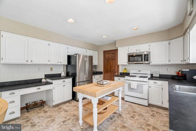 25 PERIWINKLE DR, Mount Laurel, NJ 08054