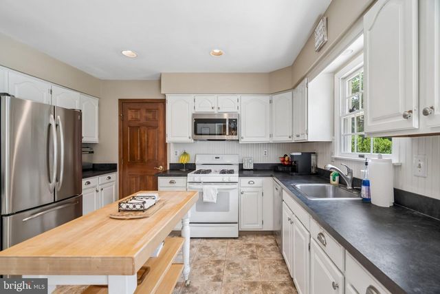 25 PERIWINKLE DR, Mount Laurel, NJ 08054
