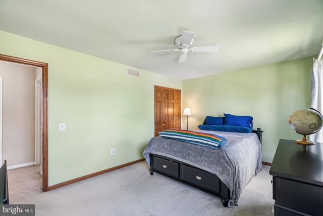 25 PERIWINKLE DR, Mount Laurel, NJ 08054
