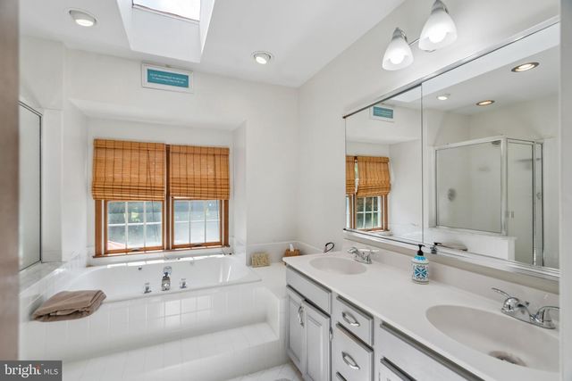 25 PERIWINKLE DR, Mount Laurel, NJ 08054