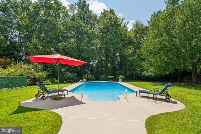 25 PERIWINKLE DR, Mount Laurel, NJ 08054