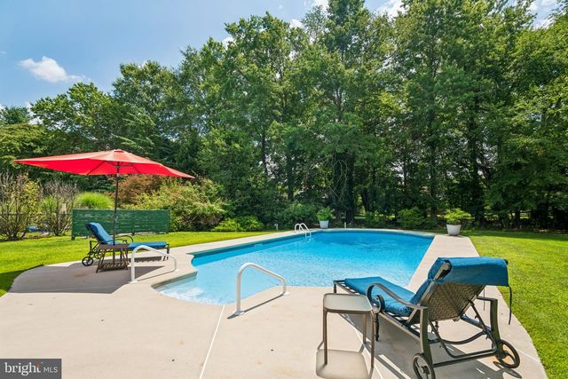 25 PERIWINKLE DR, Mount Laurel, NJ 08054