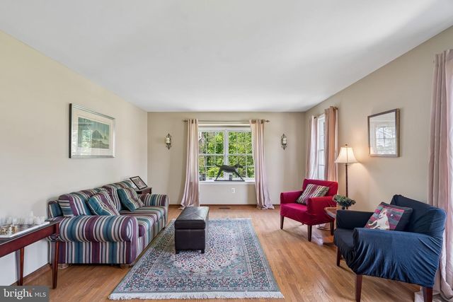 25 PERIWINKLE DR, Mount Laurel, NJ 08054