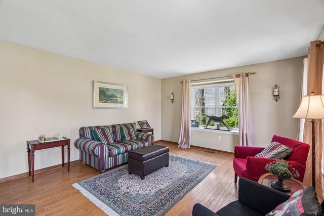25 PERIWINKLE DR, Mount Laurel, NJ 08054