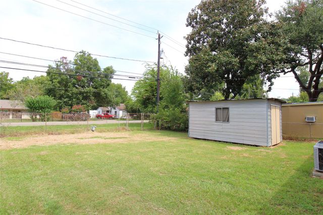 402 Chandler Drive, Baytown, TX 77521