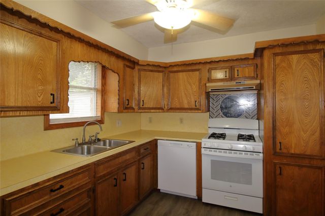 402 Chandler Drive, Baytown, TX 77521
