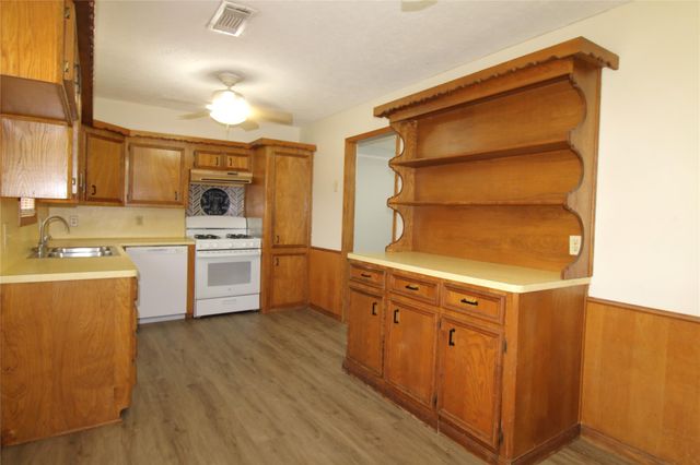 402 Chandler Drive, Baytown, TX 77521