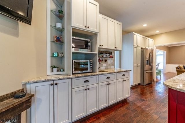 4260 Farmersville Ct, Pennsylvania, PA 18045