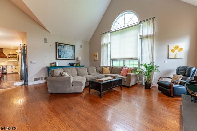 4260 Farmersville Ct, Pennsylvania, PA 18045