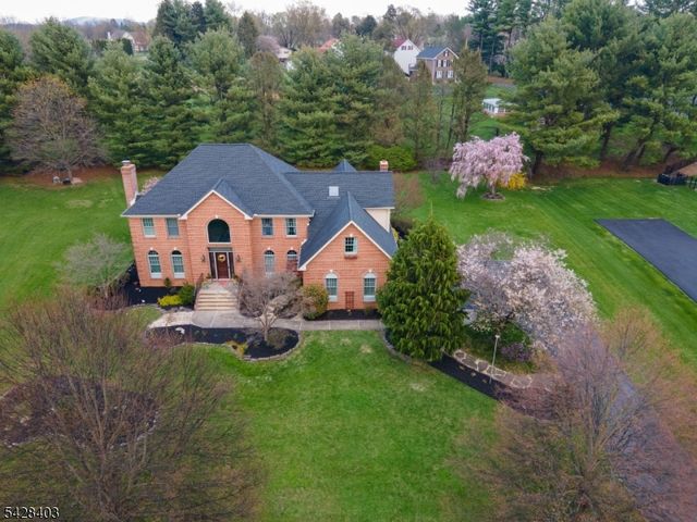 4260 Farmersville Ct, Pennsylvania, PA 18045
