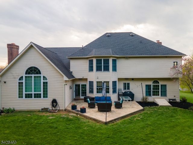 4260 Farmersville Ct, Pennsylvania, PA 18045