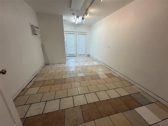 103 N Mockingbird CIR, Cedar Creek, TX 78612