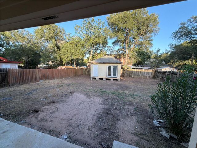 103 N Mockingbird CIR, Cedar Creek, TX 78612