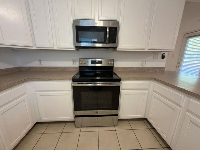 103 N Mockingbird CIR, Cedar Creek, TX 78612