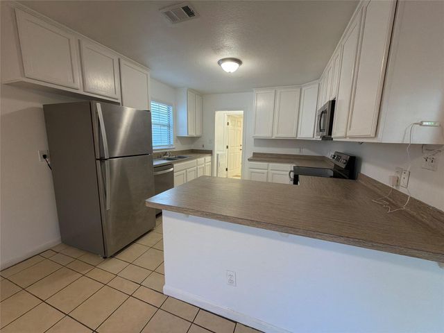103 N Mockingbird CIR, Cedar Creek, TX 78612
