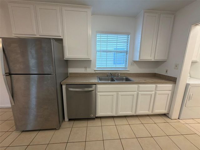 103 N Mockingbird CIR, Cedar Creek, TX 78612