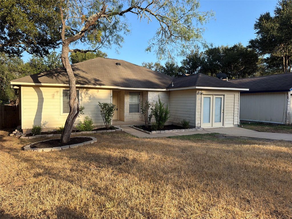 103 N Mockingbird CIR, Cedar Creek, TX 78612