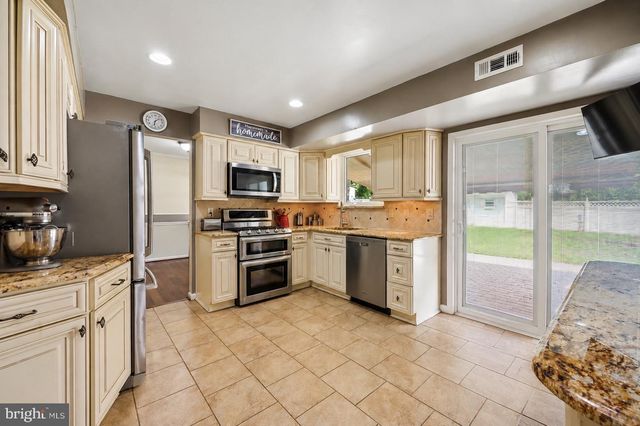 205 BRECKENRIDGE DR, Sicklerville, NJ 08081