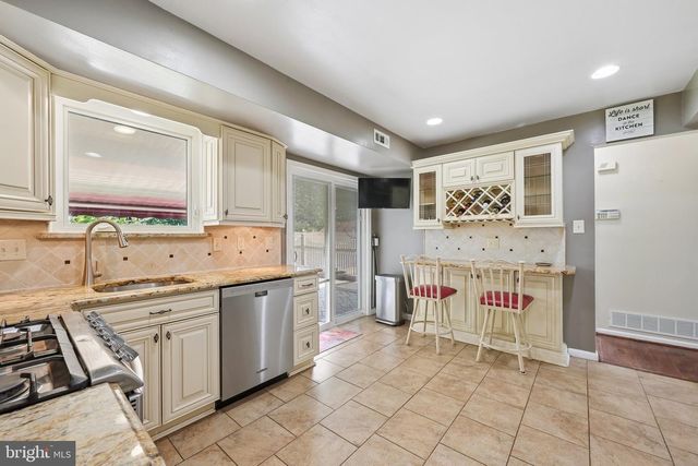 205 BRECKENRIDGE DR, Sicklerville, NJ 08081