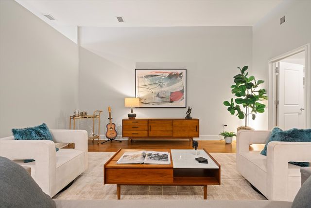 850 N Lake Shore Drive 405, Chicago, IL 60611