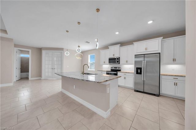 838 NW 2nd ST, Cape Coral, FL 33993