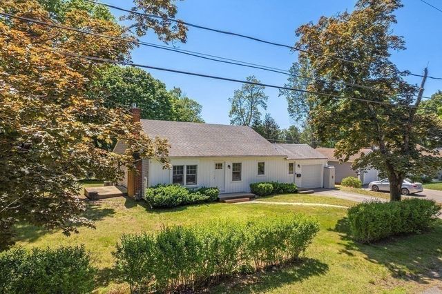 13 Center Hill Rd., Kingston, MA 02364