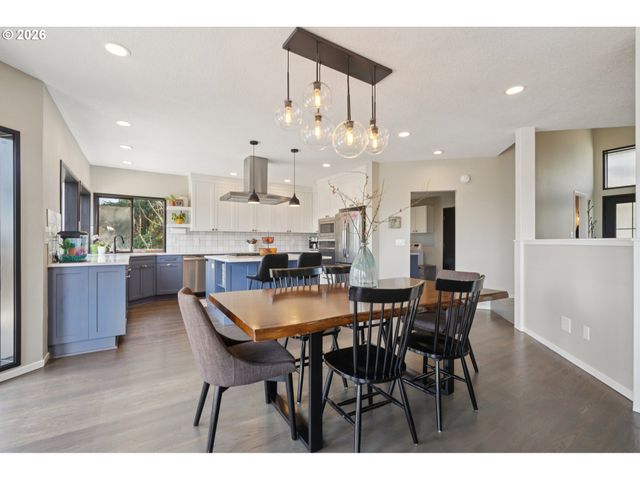 19760 WILDWOOD Dr, West Linn, OR 97068