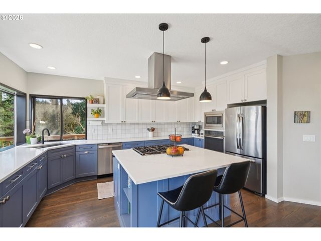 19760 WILDWOOD Dr, West Linn, OR 97068