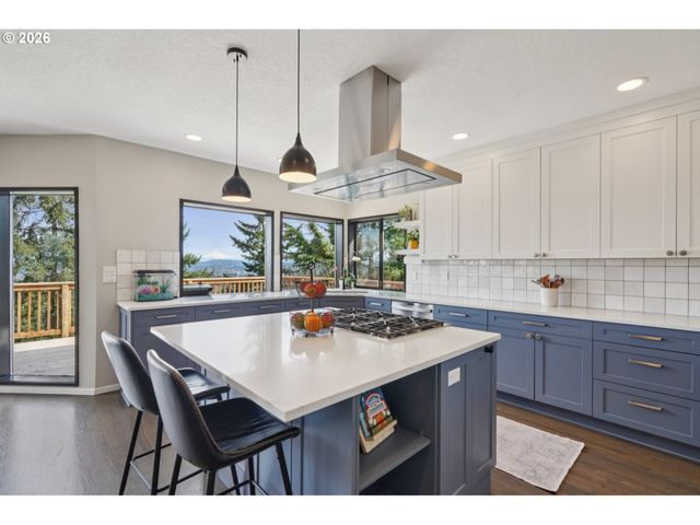 19760 WILDWOOD Dr, West Linn, OR 97068