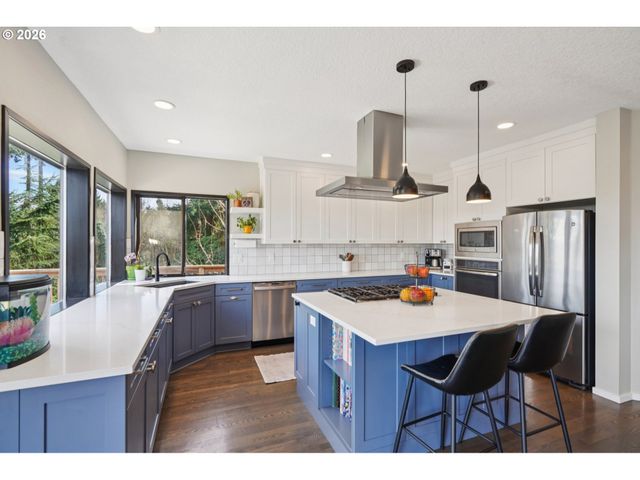 19760 WILDWOOD Dr, West Linn, OR 97068