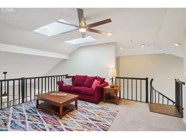 19760 WILDWOOD Dr, West Linn, OR 97068