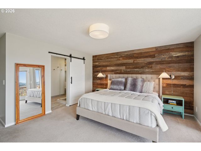 19760 WILDWOOD Dr, West Linn, OR 97068