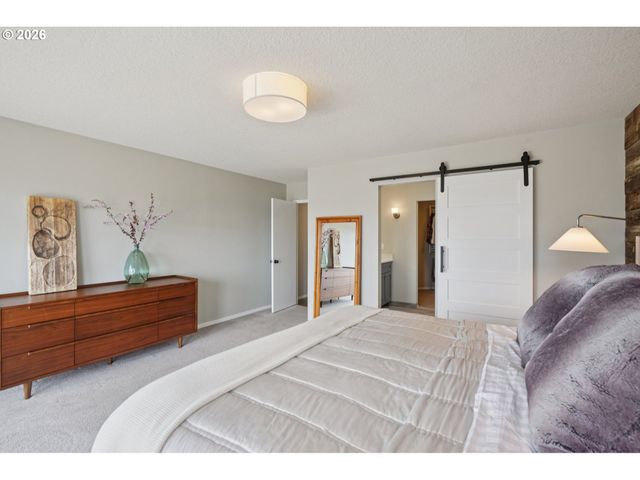 19760 WILDWOOD Dr, West Linn, OR 97068