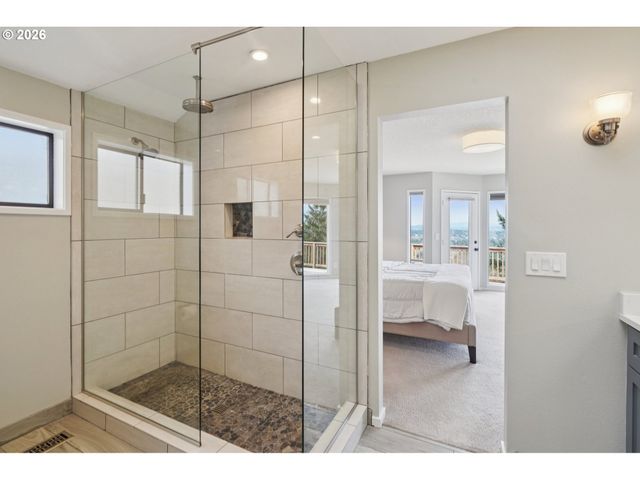 19760 WILDWOOD Dr, West Linn, OR 97068